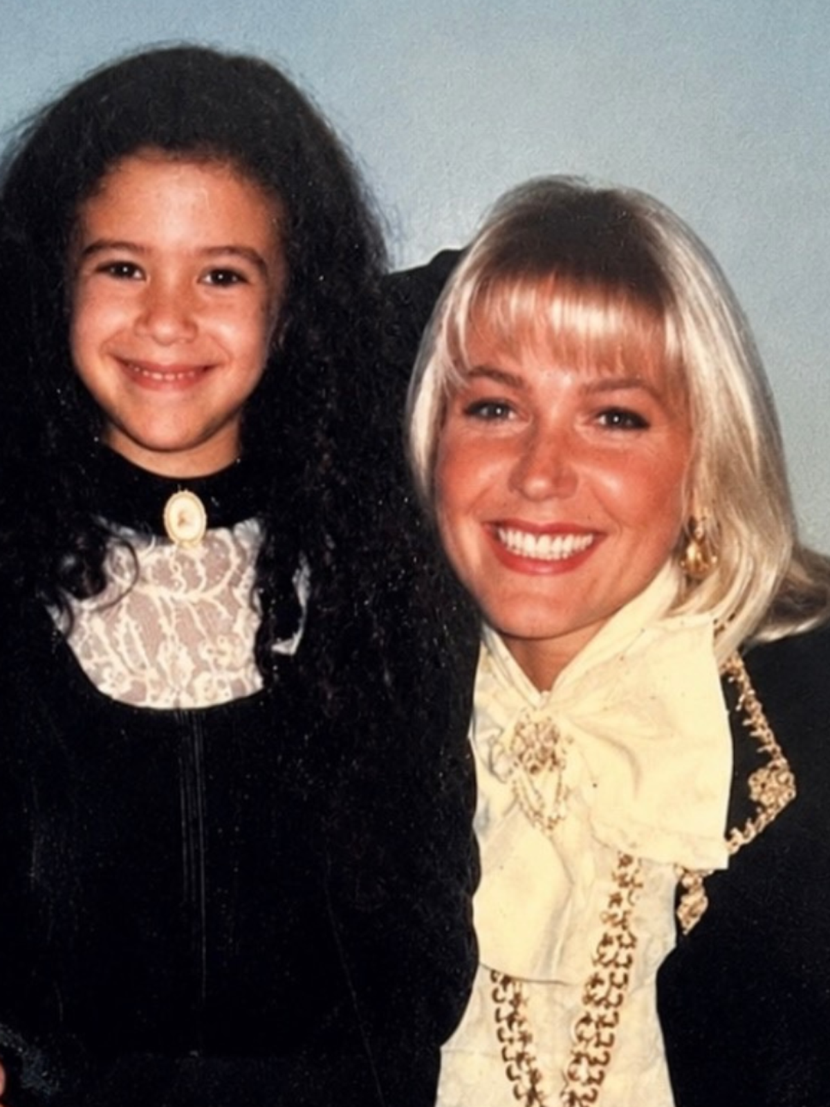Ex-atriz mirim da Globo resgata foto com Xuxa e comenta trabalho atual como educadora