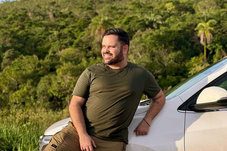 Ex-BBB Michel reage após ser alvo de chacota por trabalhar como motorista de app: 'Querem me diminuir'