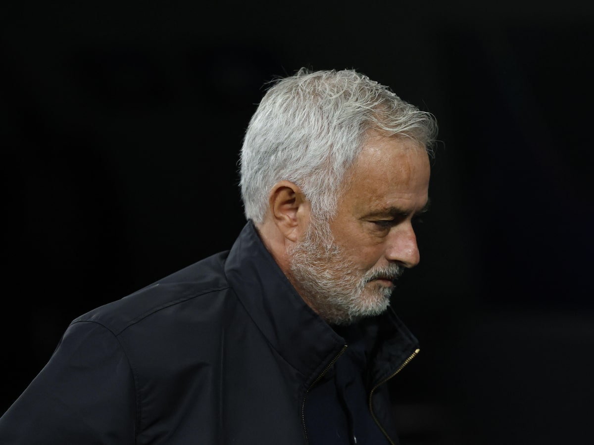 Mourinho promete títulos no Real Madrid e rebate provocação antes de clássico com Barcelona