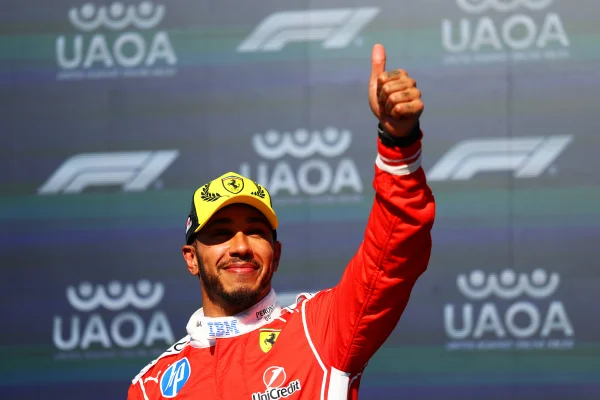 Hamilton planeja adiar aposentadoria para disputar GP da África: “Sonho” - destaque galeria