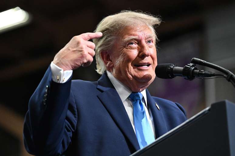 Trump ordena que atirador que matou 13 pessoas no Texas seja executado por fuzilamento
