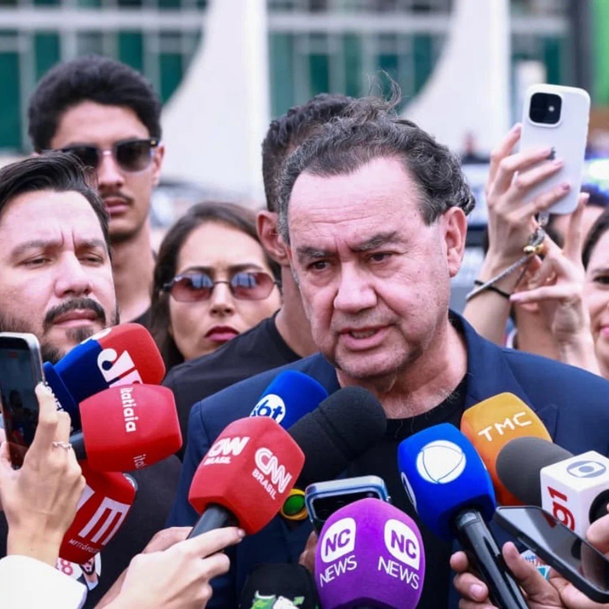 Cury diz que foi "exigente" para apoiar Flávio: "Sem ódio, sem vingança"
