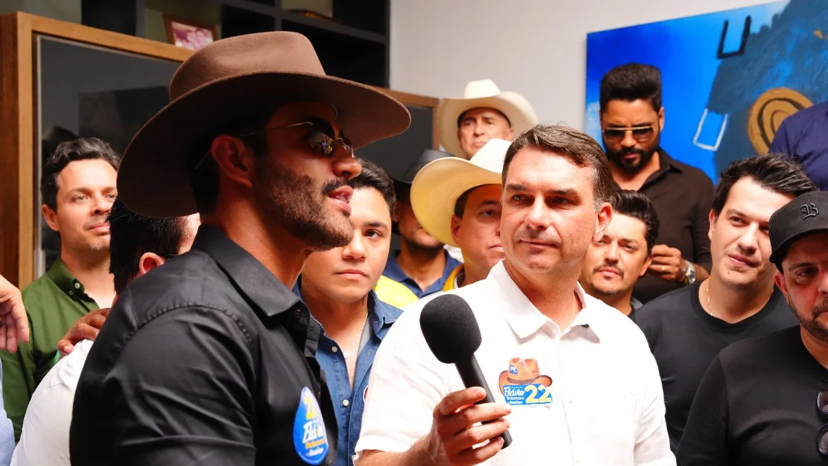 Gusttavo Lima pede a Flávio para manter ações sociais: "Próximo presidente"