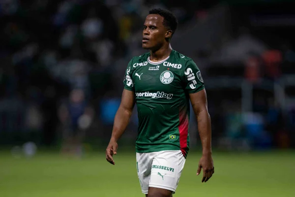 Jhon Arias provoca Fluminense com música em postagem nas redes sociais