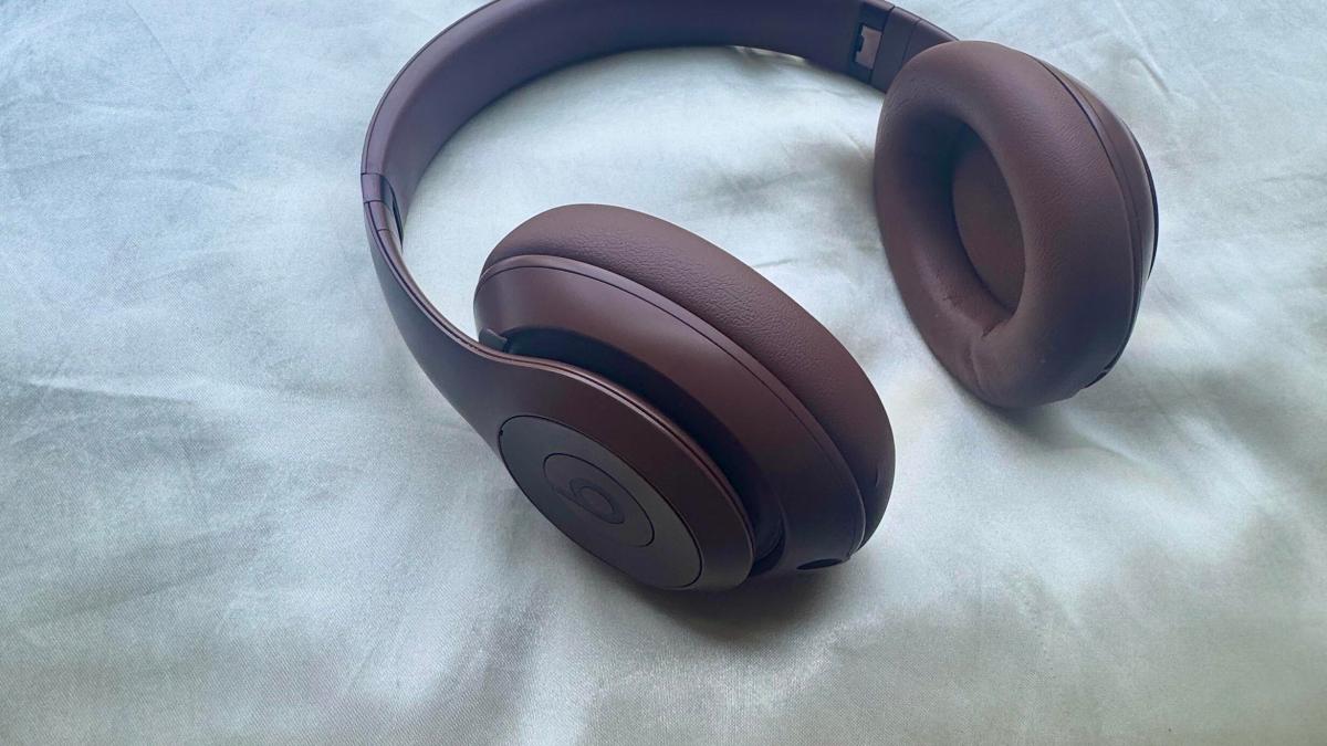 Abandonei meus AirPods para os Beats Studio Pro, e eles estão em promoção agora por apenas US$ 150