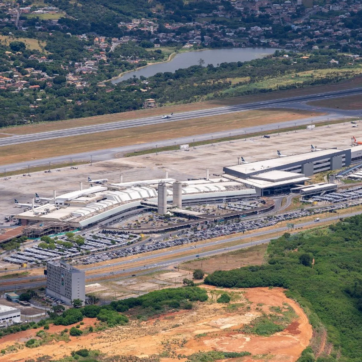 Suspeita de ameaça de bomba cancela voo de BH a SP e assusta passageiros
