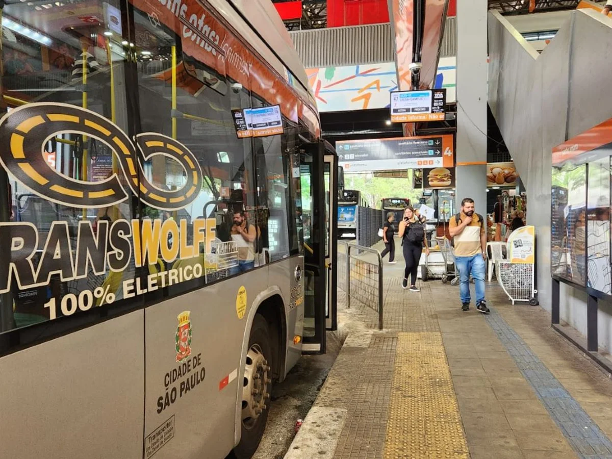 Ônibus em SP: funcionários da Transwolff fazem greve nesta segunda (19/10)
