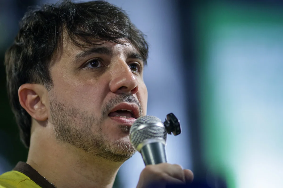 “Não é normal terem medo de mim, especialmente o Flávio”, diz Renan Santos