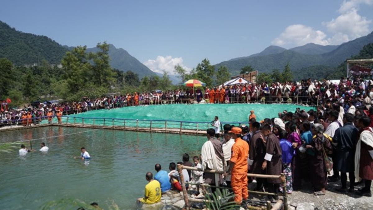 Para manter a diversão do Bathing Carnival do Bhutan em 2026, há até uma Guerra da Água e Fly Fishing.