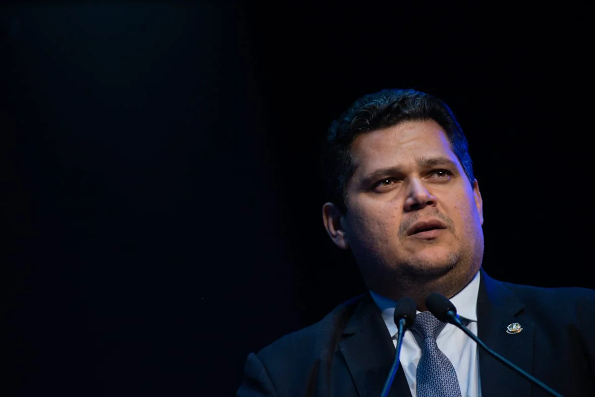 Alcolumbre cria regra para dar escolta a ex-presidentes do Senado