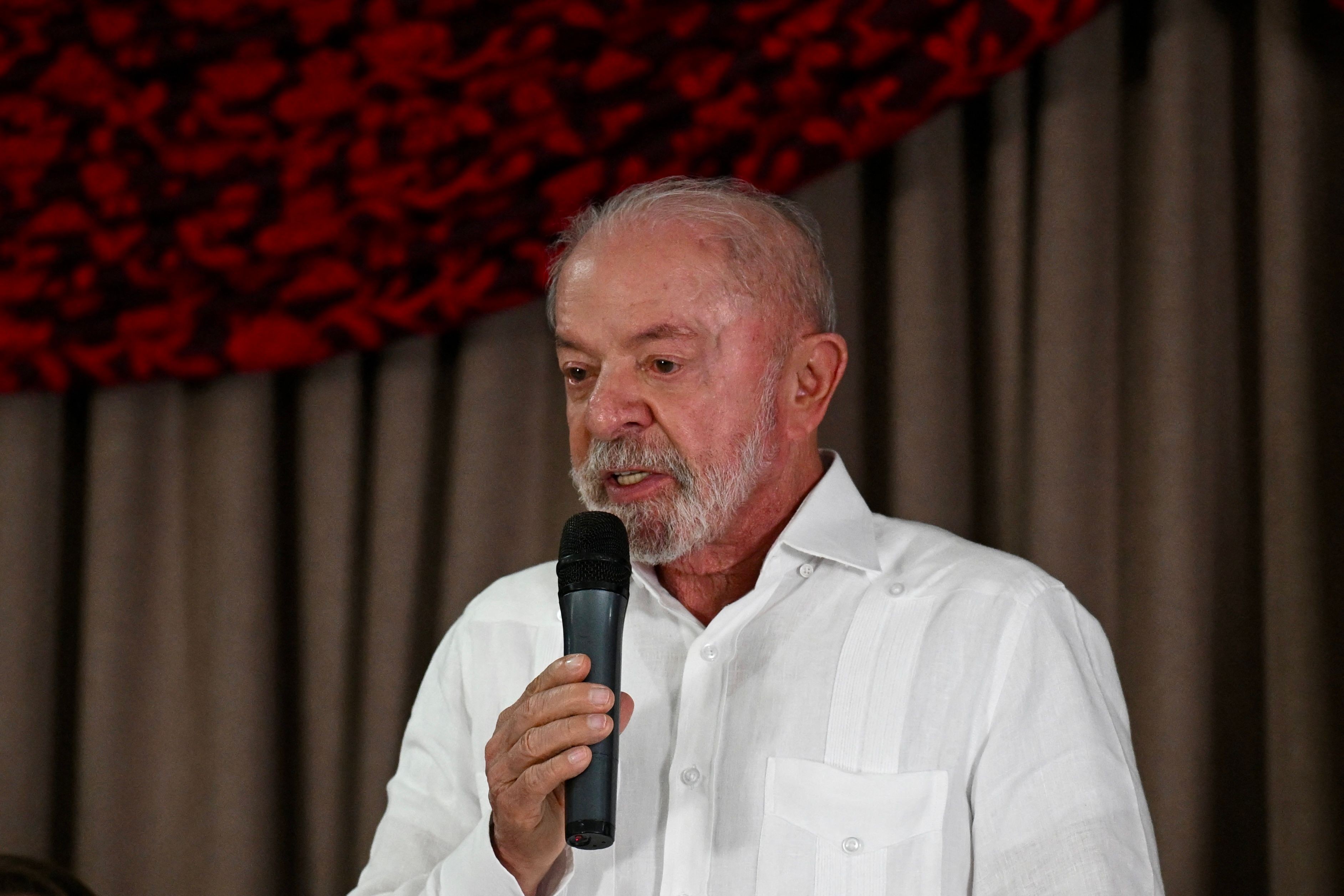Em reunião, Lula é cobrado a ter mais participação nas redes e diz que vai explorar riscos da eleição de Flávio
