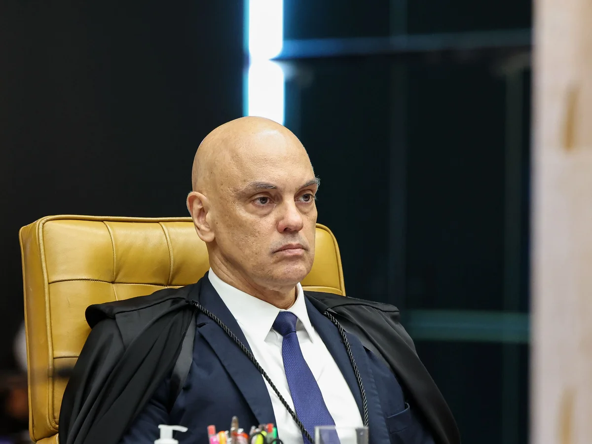 Moraes multa advogado de réu do 8/1 em R$ 5 mil por usar prompt de IA