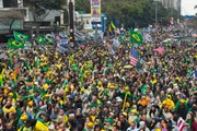 Público em manifestação pró-Flávio Bolsonaro, na Avenida Paulista, em 7 de setembro