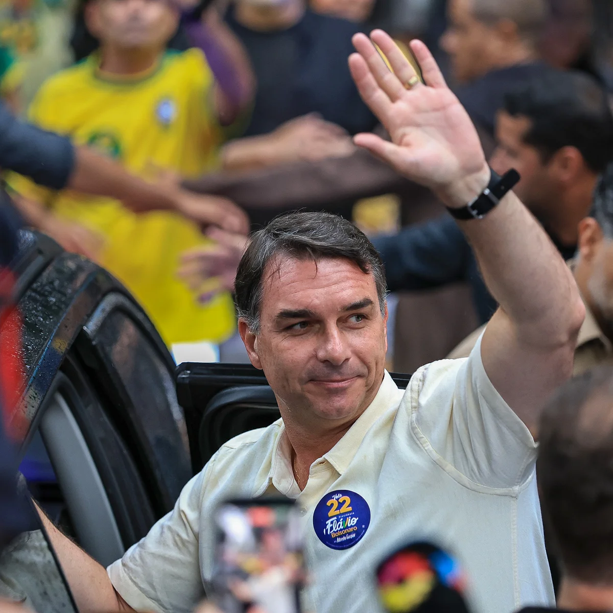 "Operação Alba": aliado de Trump explica qual é o plano com Flávio nos EUA