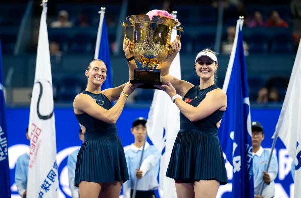 Luisa Stefani conquista WTA 1000 de Pequim ao lado de Dabrowski