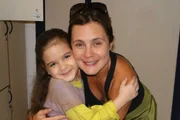 Mel Maia e Adriana Esteves nos bastidores da novela Avenida Brasil