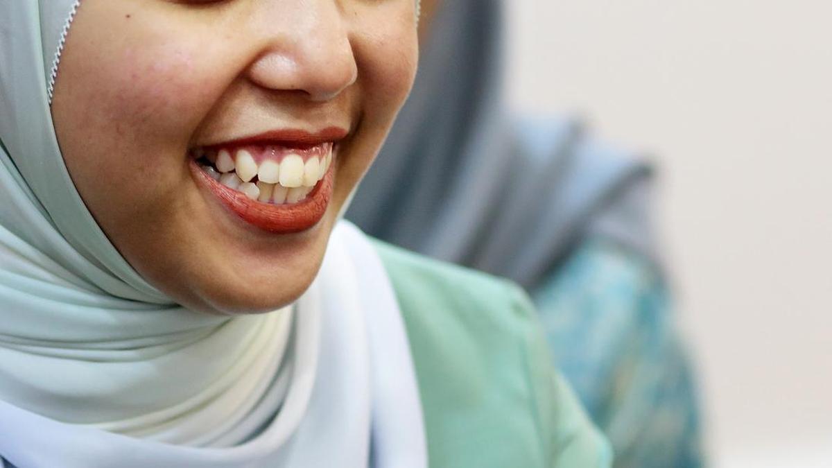 Bikin Senyum Tampak Manis, Gigi Gingsul Normal atau Kelainan? Ini Faktanya