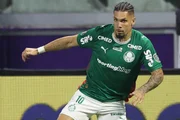 Paulinho durante partida contra o Fluminense