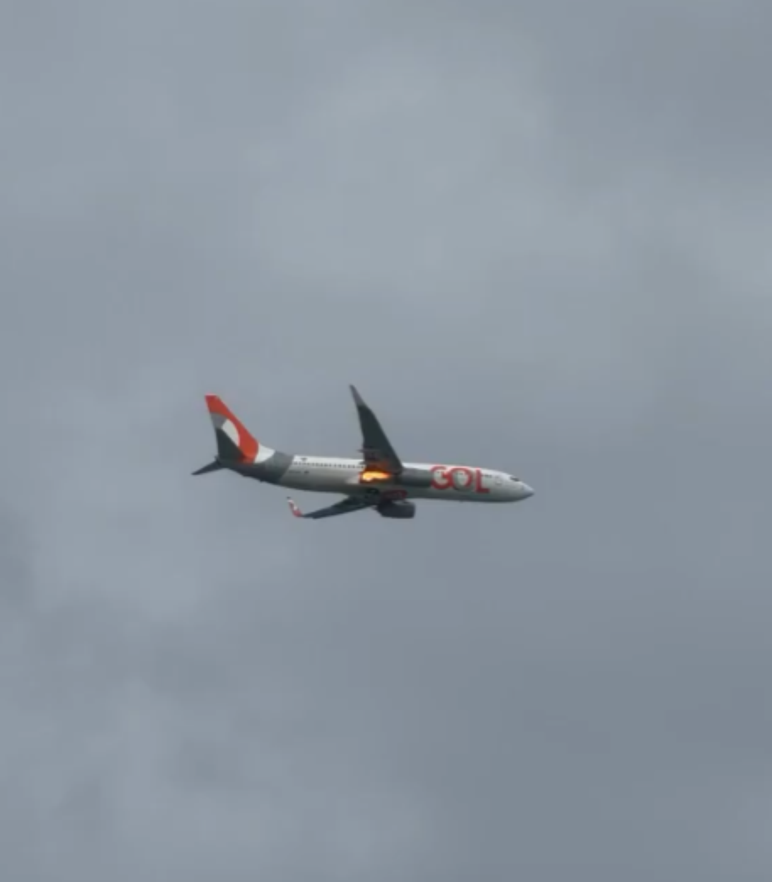 Avião da Gol colide com pássaro e tem que voltar ao Aeroporto Internacional de Recife (PE)