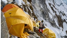 Alpinista sobe montanha de 3.960 m, celebra com família e sofre queda fatal na descida