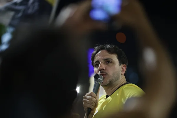 Renan vai ao Rio com esperança de entrar no debate da Globo de última hora - destaque galeria