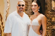 Belo e Rayane Figliuzzi posam juntos e sorridentes
