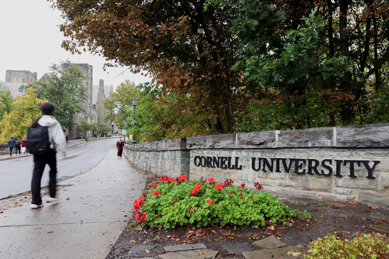 O presidente da Cornell chama a alegada estupro em grupo de 'profundamente perturbador' e promete maior transparência