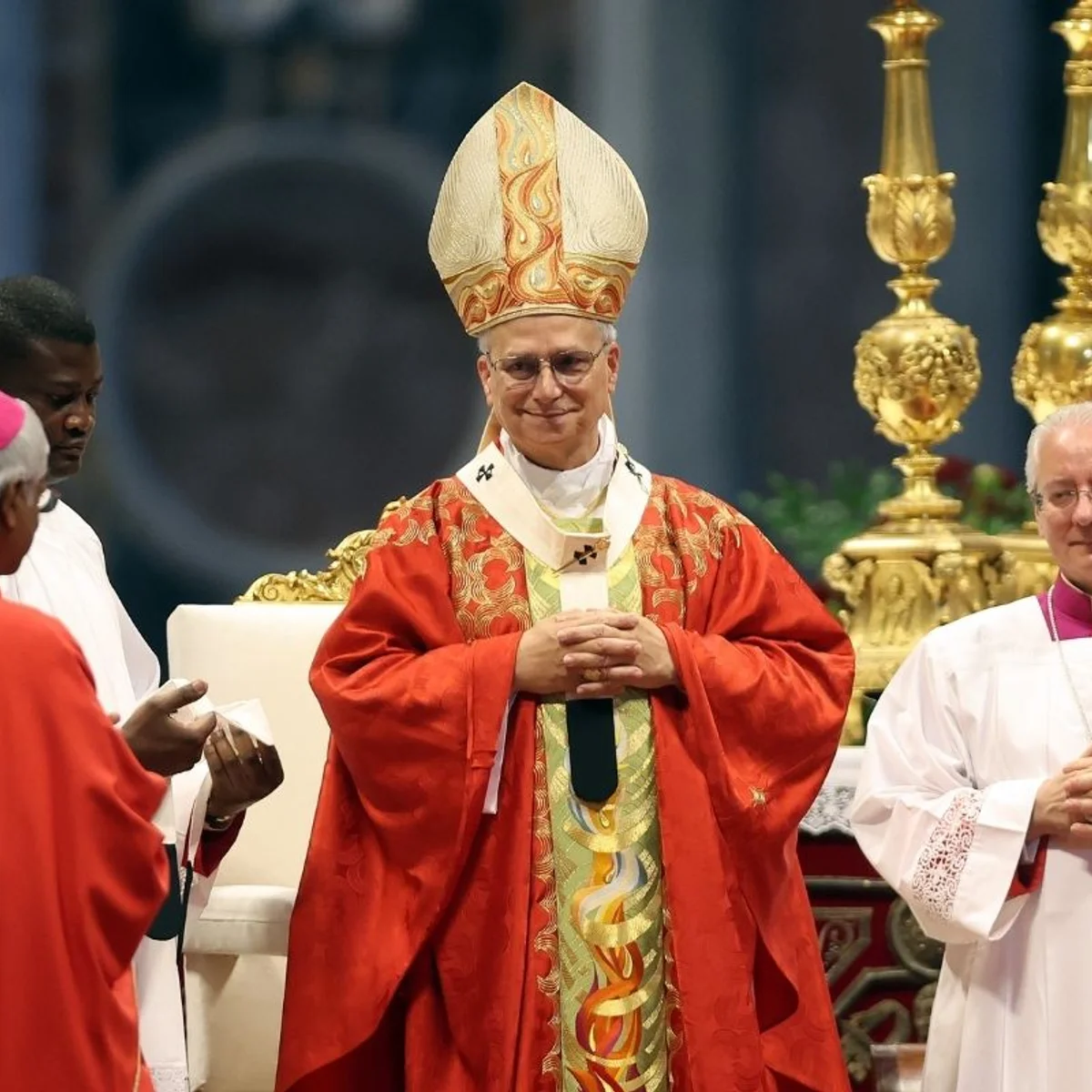 Papa Leão XIV está bem e celebrou missa em sala de hospital, diz Vaticano
