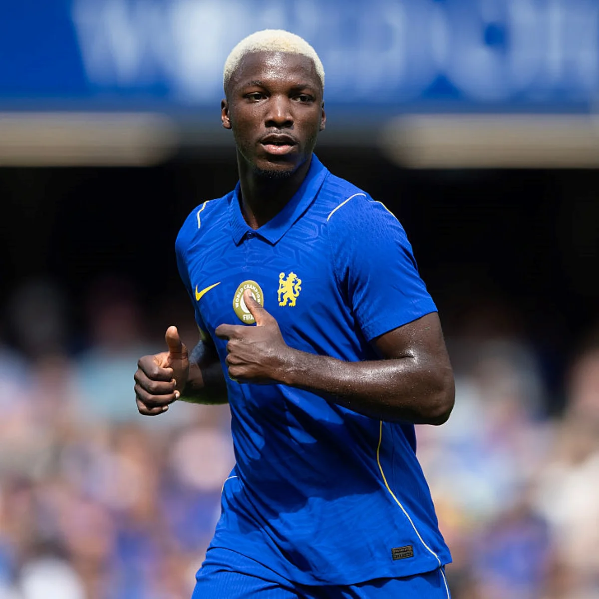 Meia do Chelsea é multado em R$ 10 mil por dirigir sem carteira em Londres