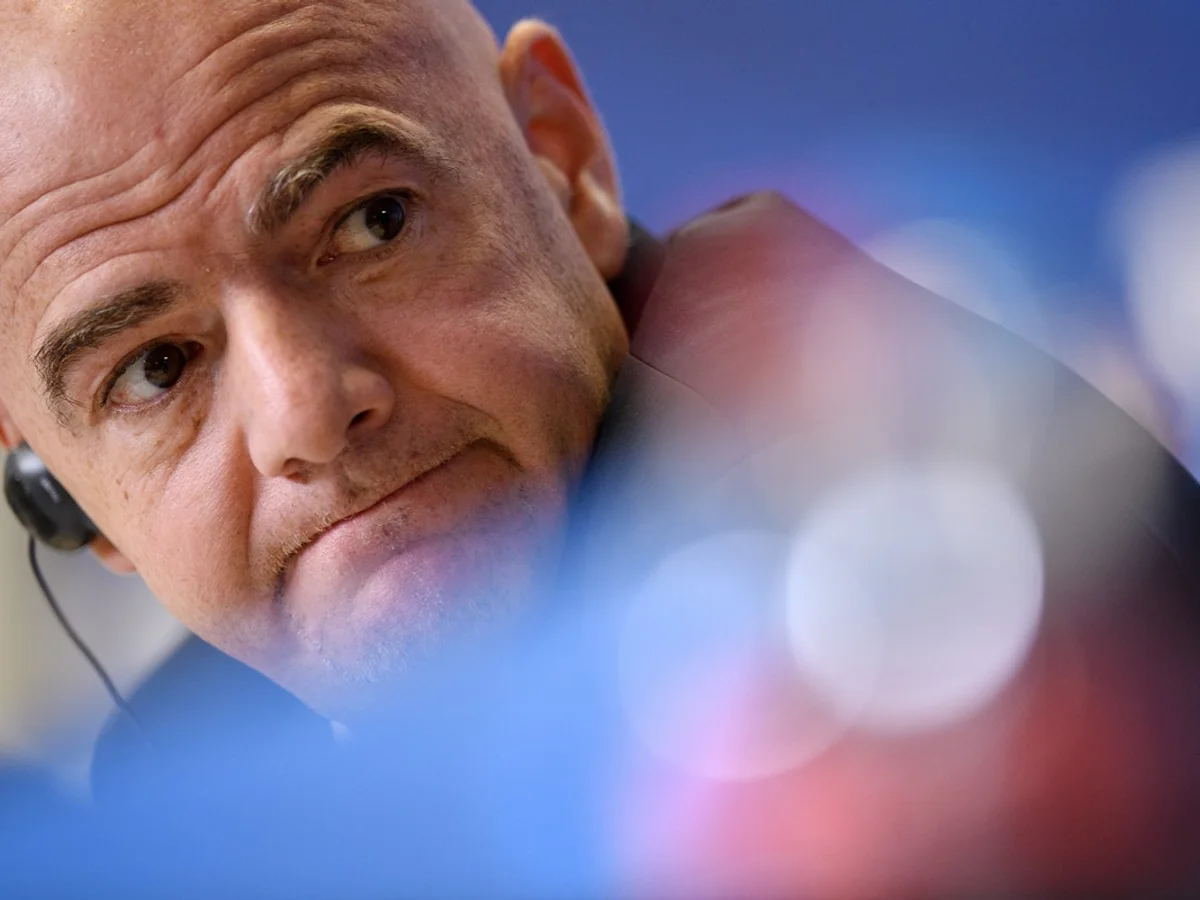 Presidente da Fifa é acusado de receber salário extra de R$ 8,8 milhões