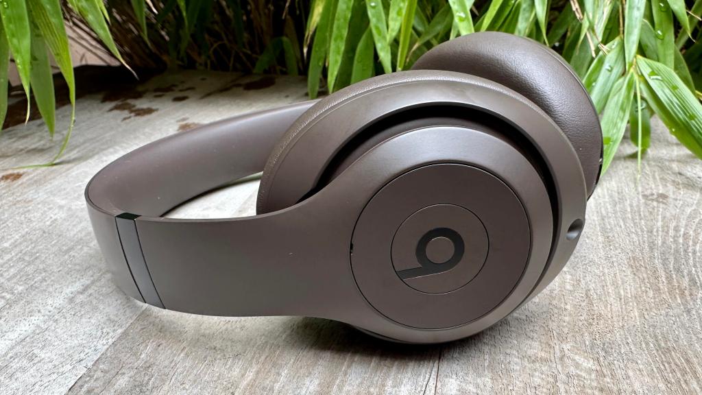 Abandonei meus AirPods para os Beats Studio Pro, e eles estão em promoção agora por apenas US$ 150