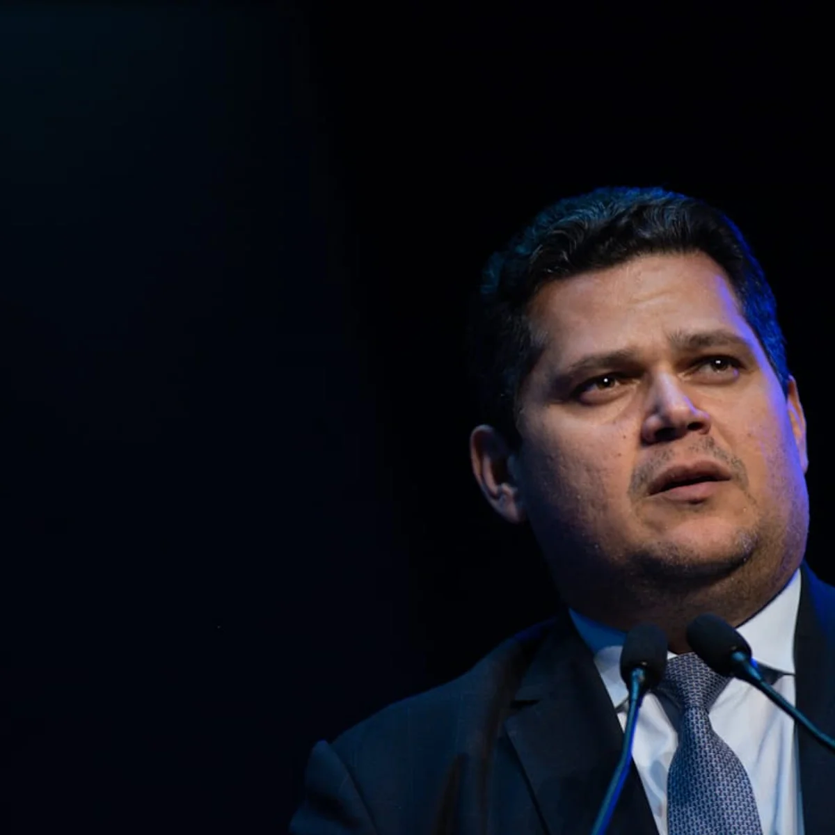 Alcolumbre cria regra para dar escolta a ex-presidentes do Senado