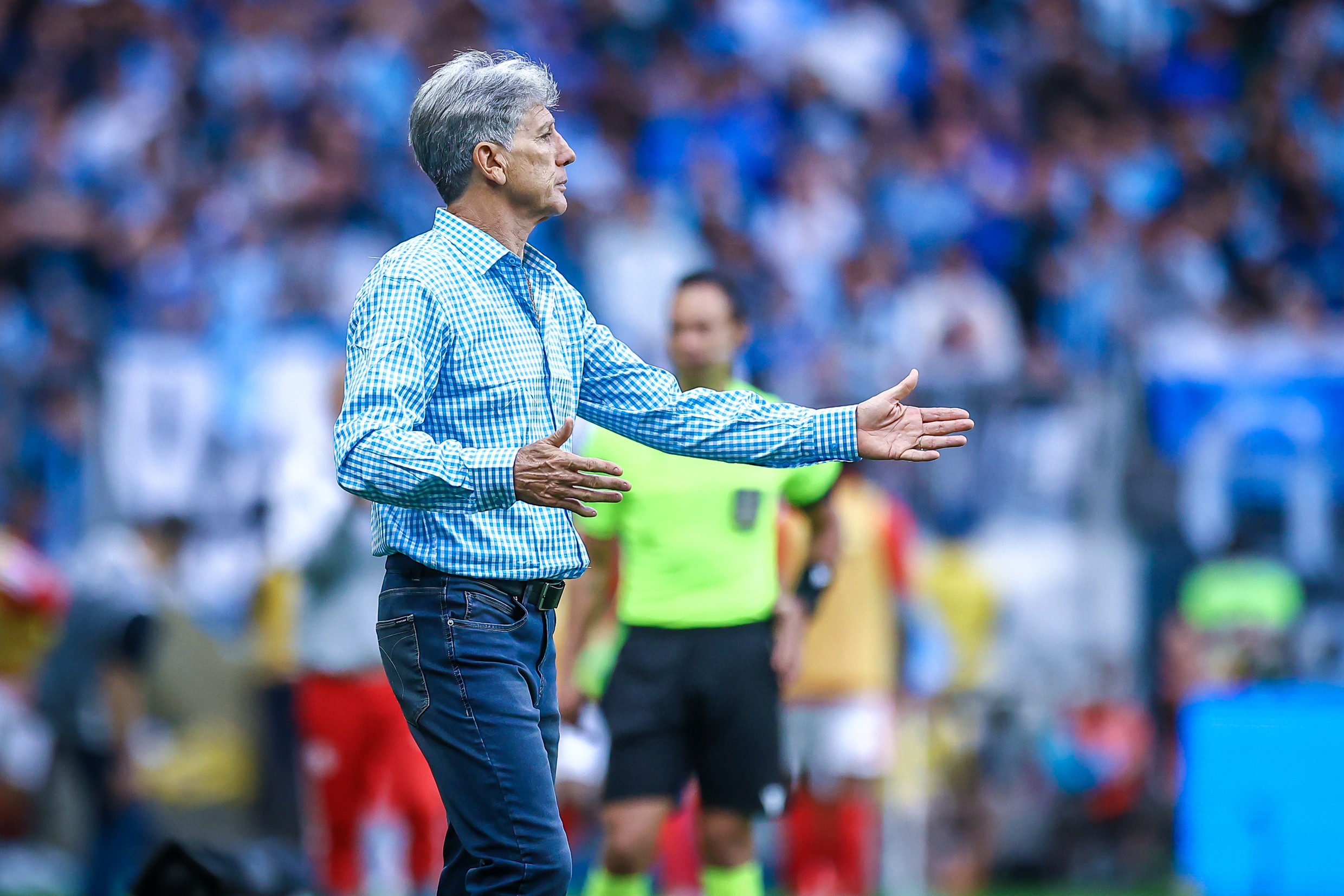 Renato questiona estrangeiros no Grêmio: "Não é porque liberou que tem de trazer de qualquer jeito"