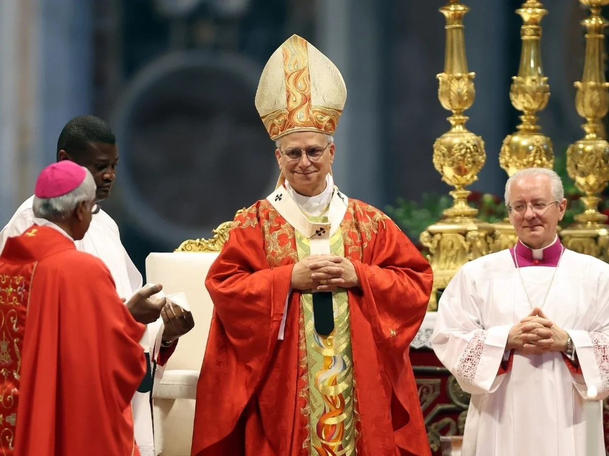 Papa Leão XIV está bem e celebrou missa em sala de hospital, diz Vaticano