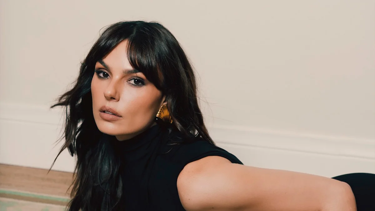 Veja tatuagem que Isis Valverde se arrependeu de fazer: "Uma merda"