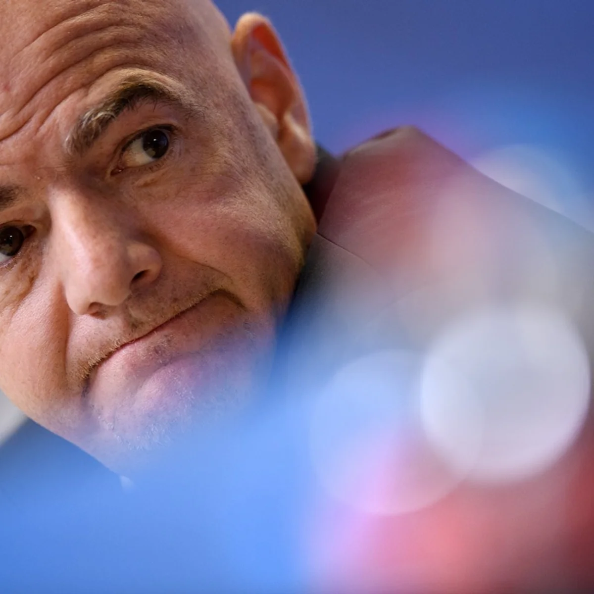 Presidente da Fifa é acusado de receber salário extra de R$ 8,8 milhões
