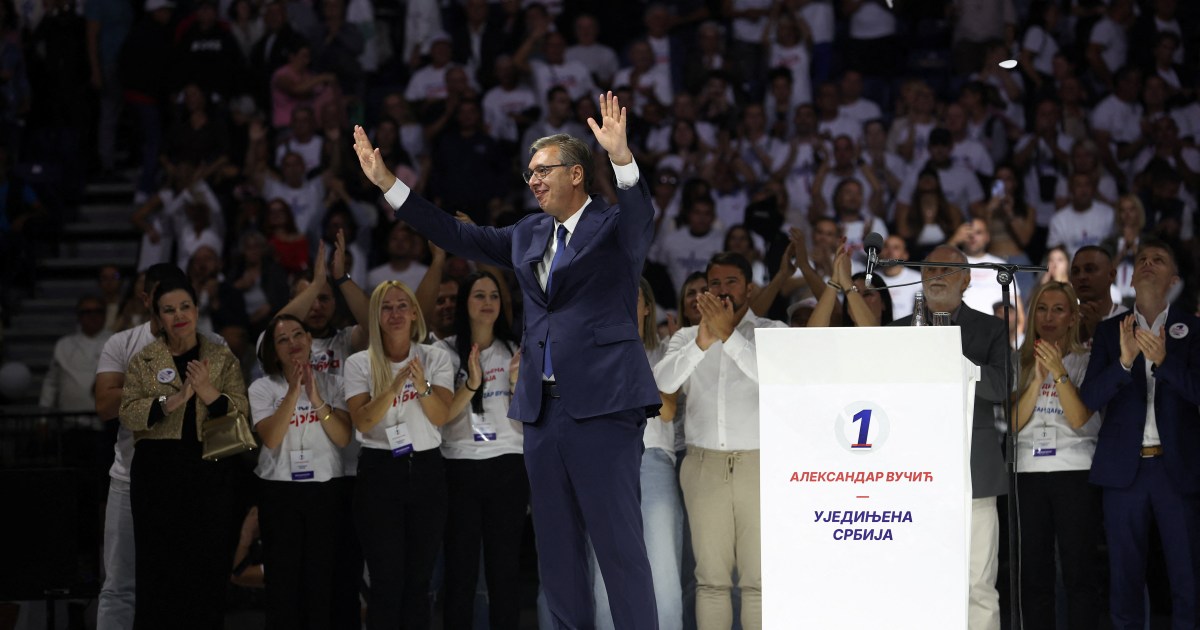 O líder populista sérvio Vucic lança campanha para primeiro-ministro