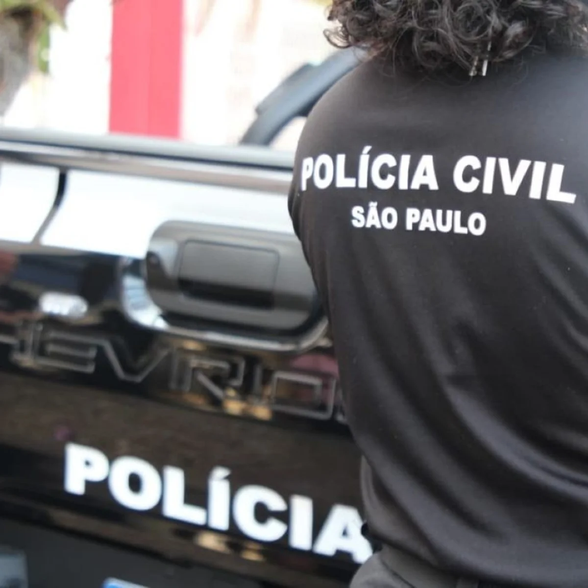 Ex-PM é preso e investigado após esposa ser baleada dentro de casa