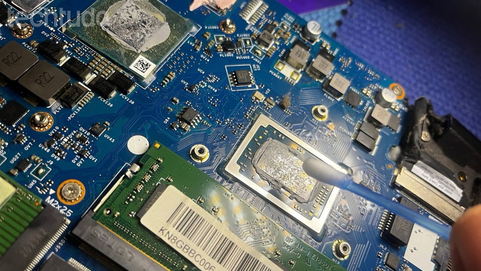 Notebook lento e esquentando? Trocar a pasta térmica pode ser a solução