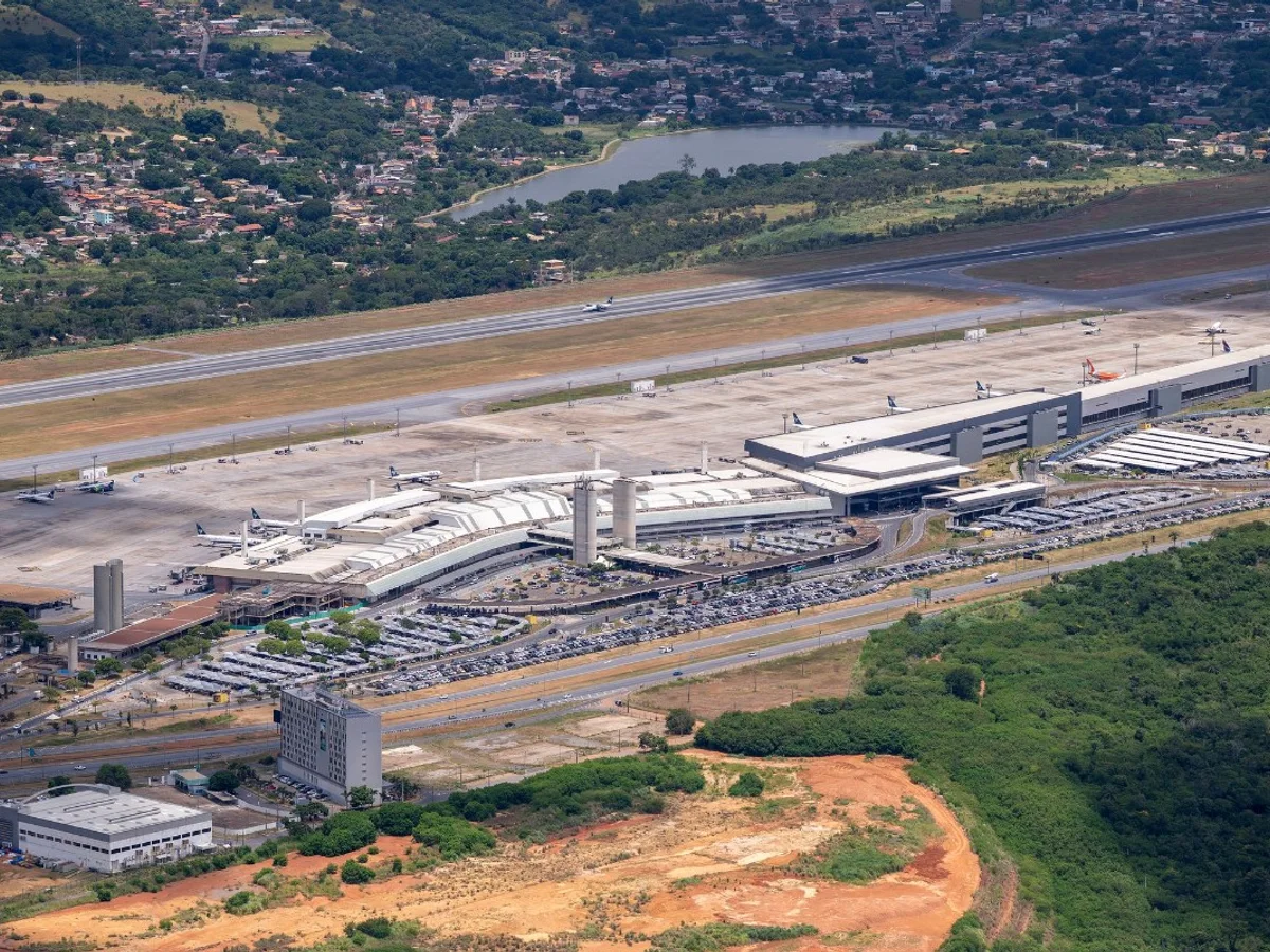 Suspeita de ameaça de bomba cancela voo de BH a SP e assusta passageiros