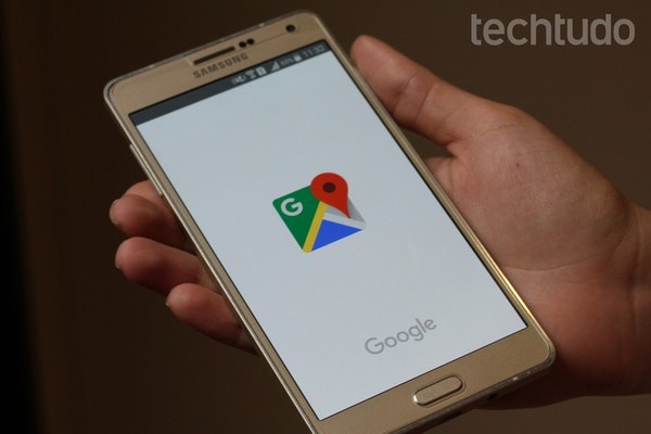 Como usar o Google Maps para encontrar lojas e mercados próximos?